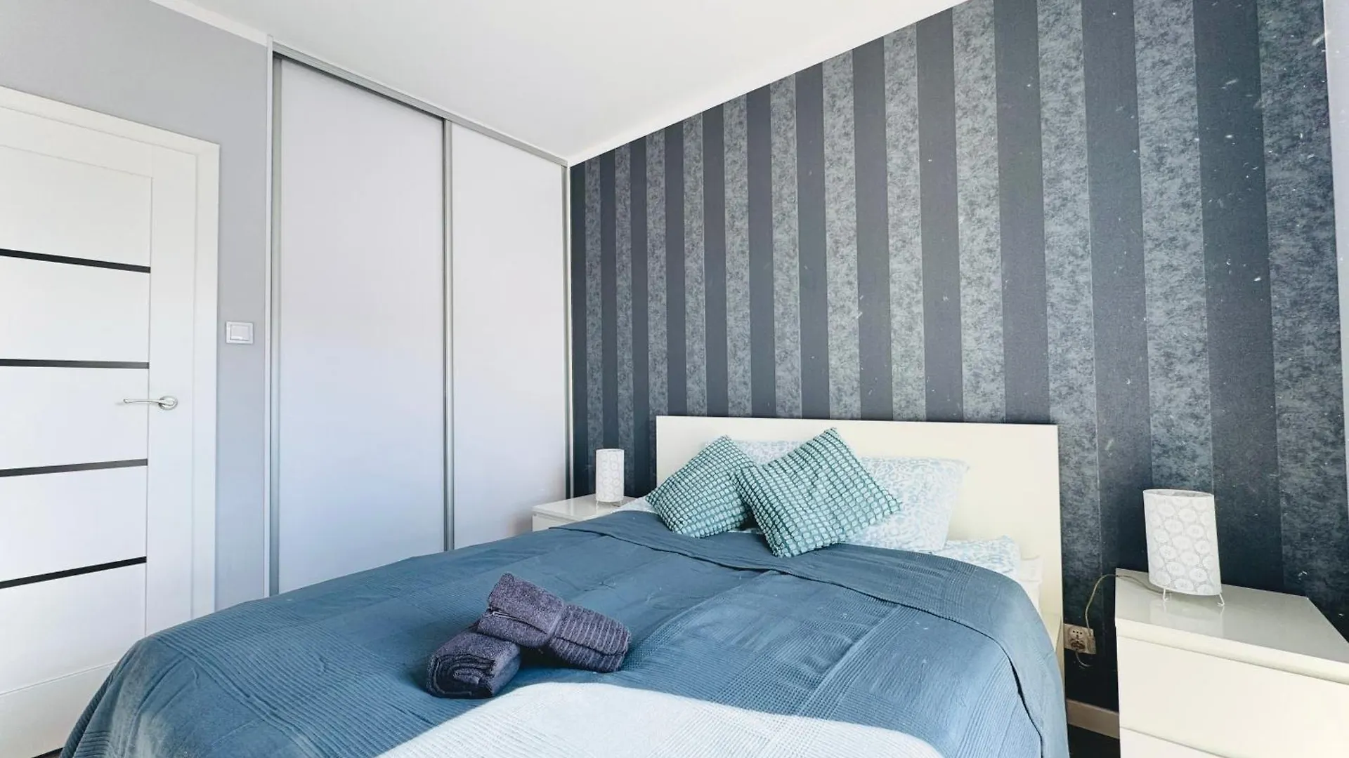 Cloudlight Apartment - Fiesta Apartments Gdansk